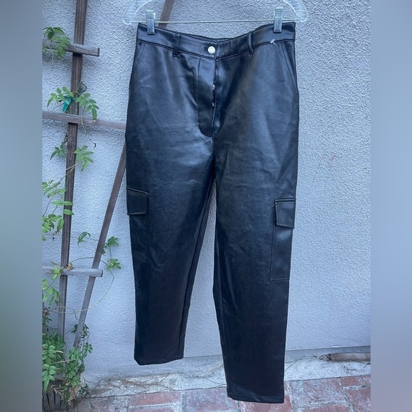 Wilfred Free Aritzia The Modern Vegan Leather High Rise Cargo Pants Size 12 - Picture 9 of 10